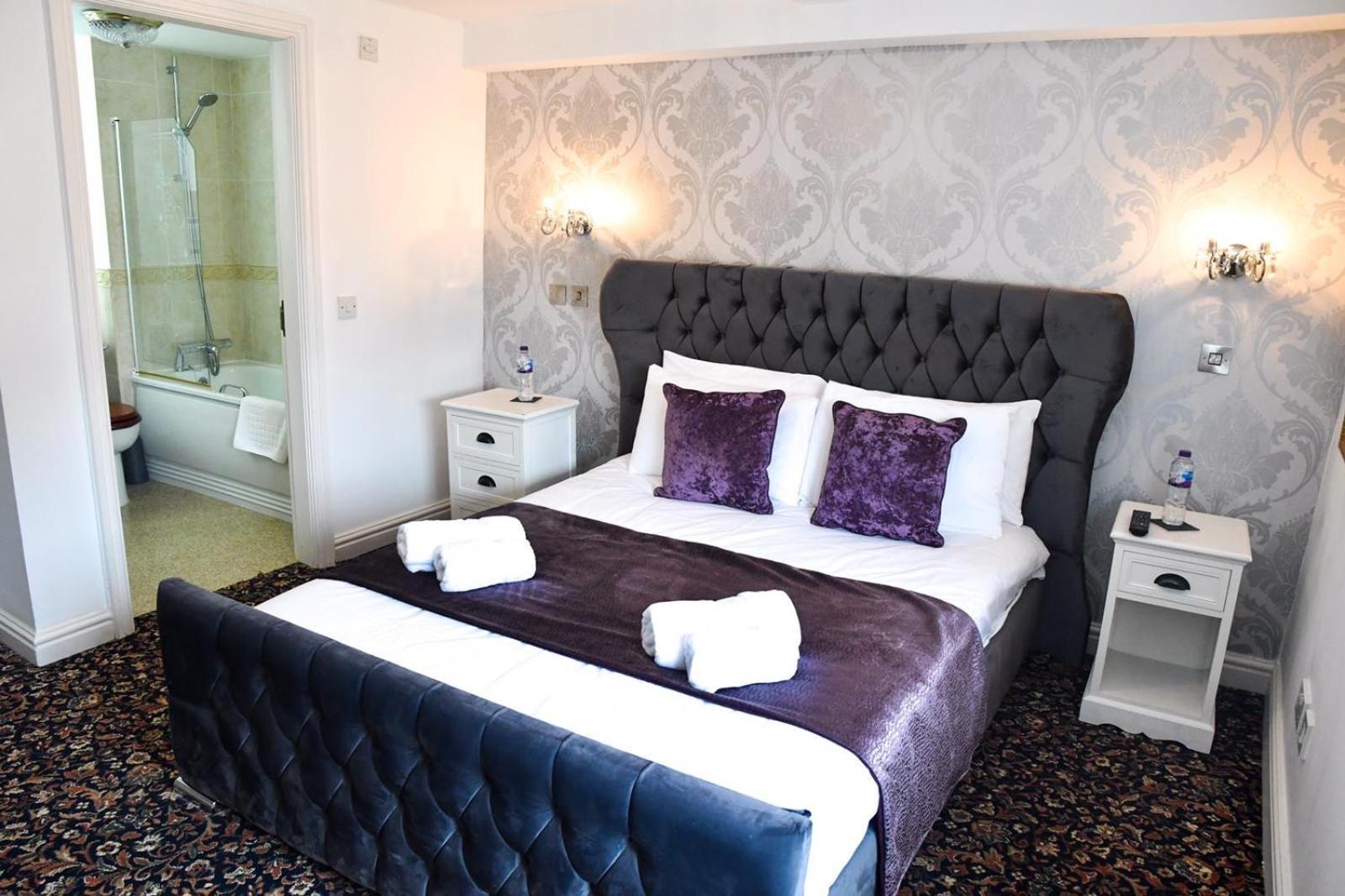 Whiston Hall Room photo