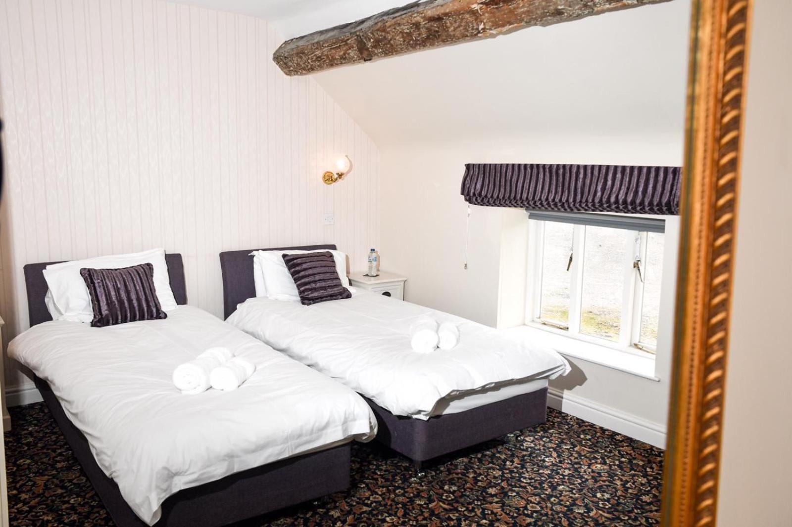 Whiston Hall Room photo
