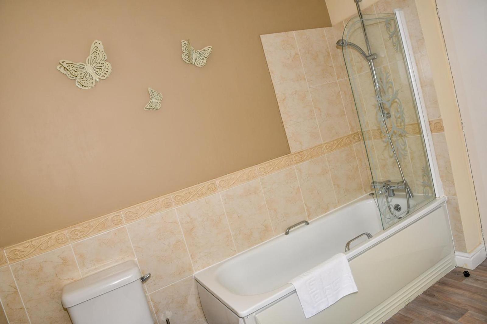 Whiston Hall Room photo