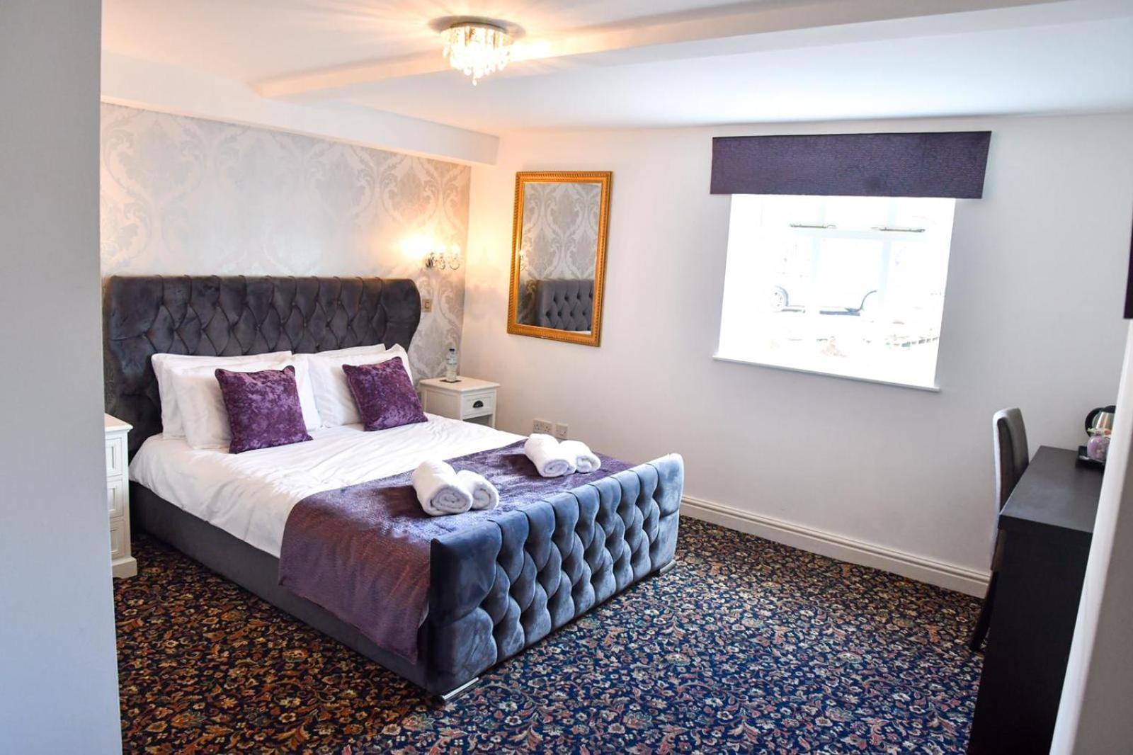 Whiston Hall Room photo