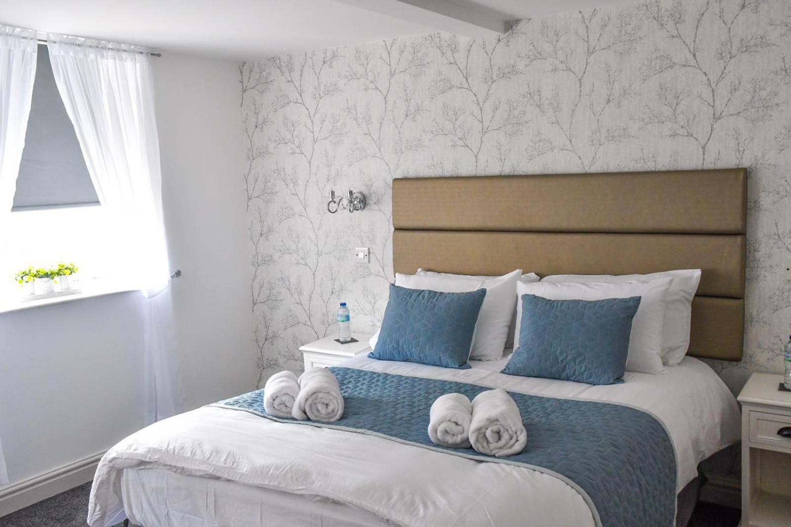 Whiston Hall Room photo