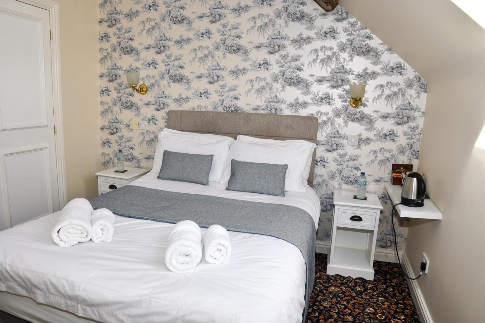 Whiston Hall Room photo