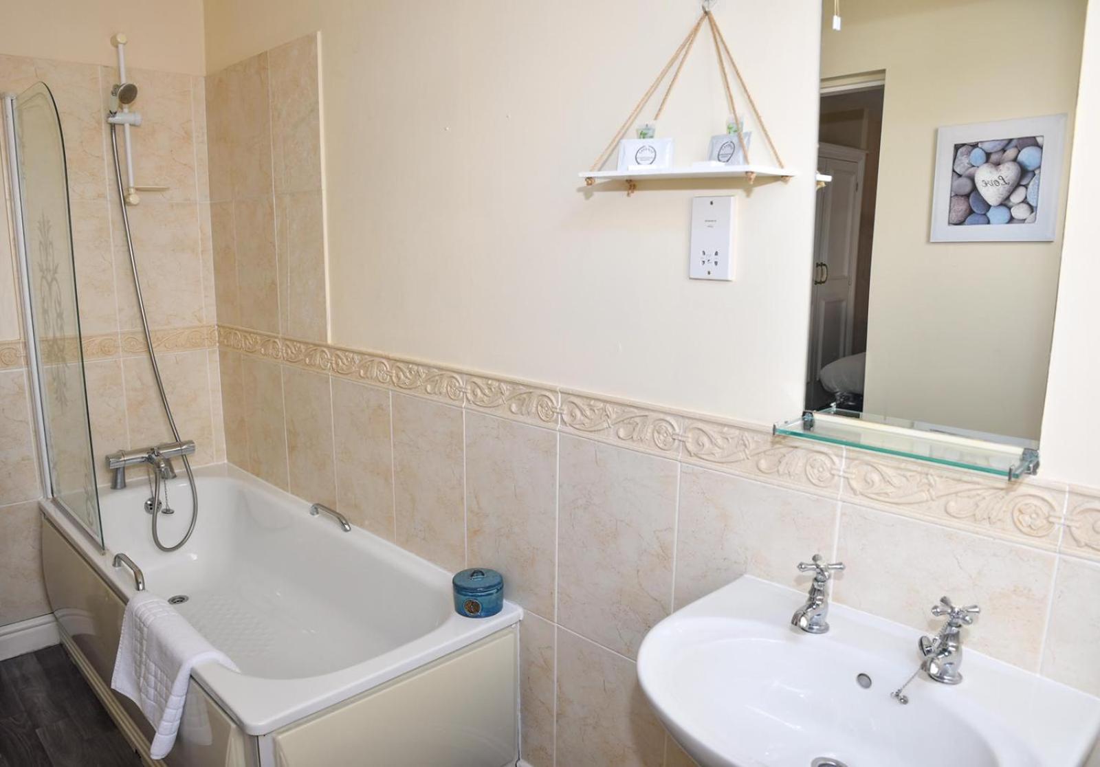 Whiston Hall Room photo