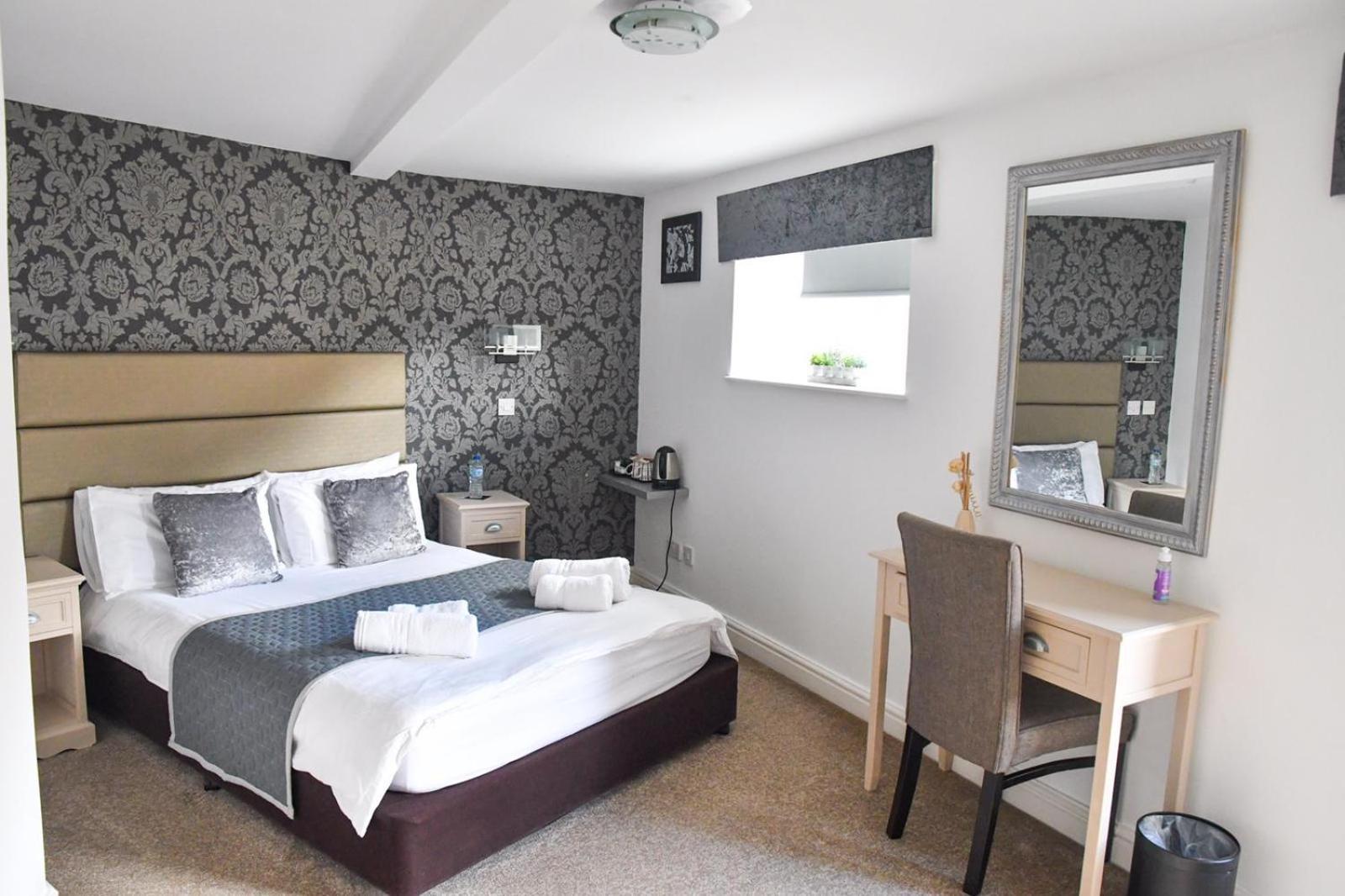 Whiston Hall Room photo