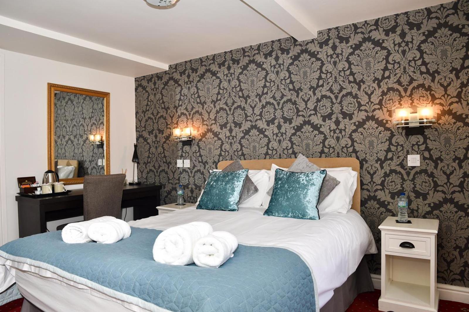 Whiston Hall Room photo