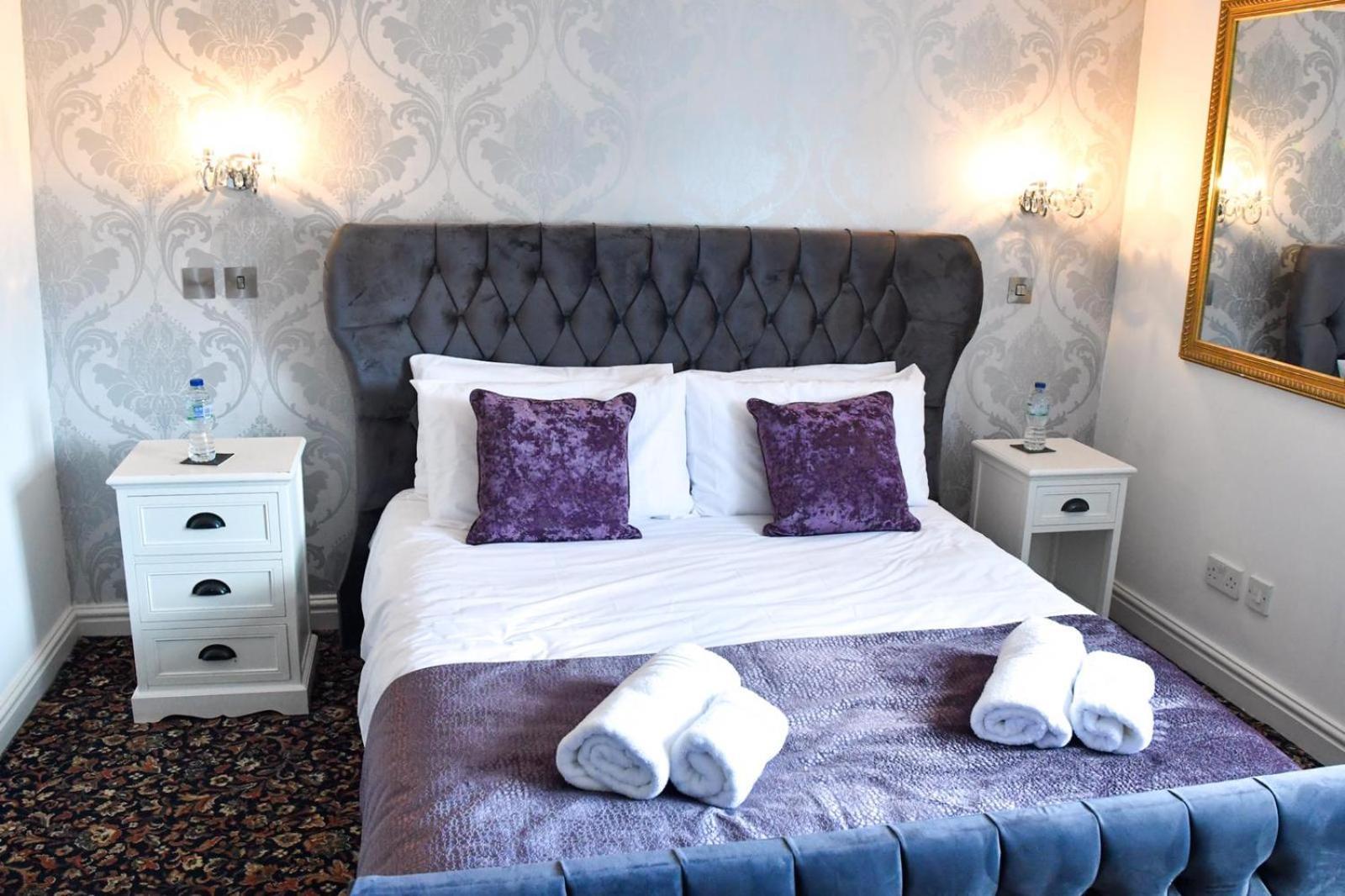 Whiston Hall Room photo